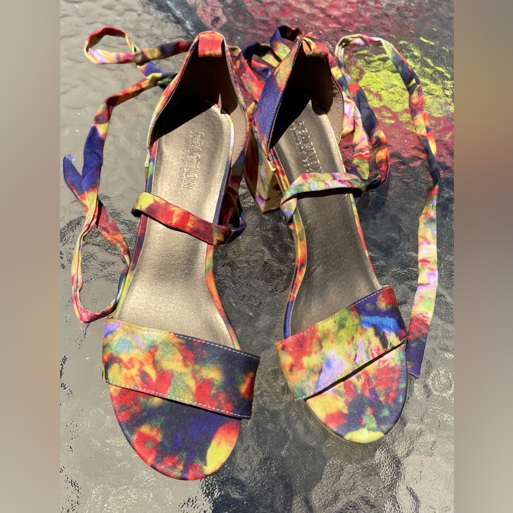 Kenneth Cole REACTION Bright Women's Sz-8 Vee Wave Lace up Block Sandal Shoe